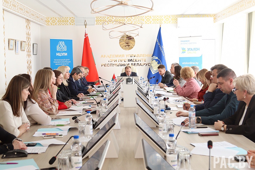 Нотариус приняла участие в круглом столе на тему: «Право в современном белорусском обществе»