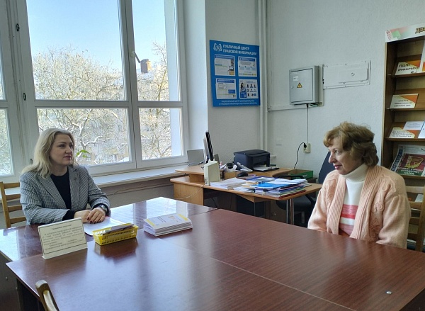 Нотариусы Минской области продолжают просвещать население в ПЦПИ