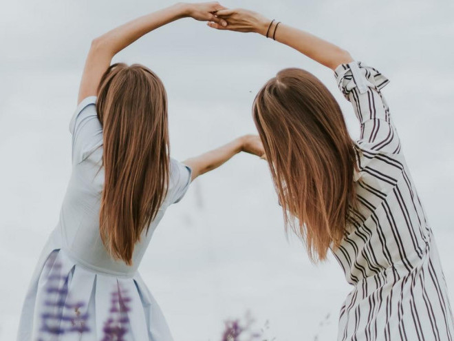 Елизавета и Маргарита о профессии мамы-нотариуса Ольги Бадажковой Елизавета и Маргарита о профессии мамы-нотариуса Ольги Бадажковой