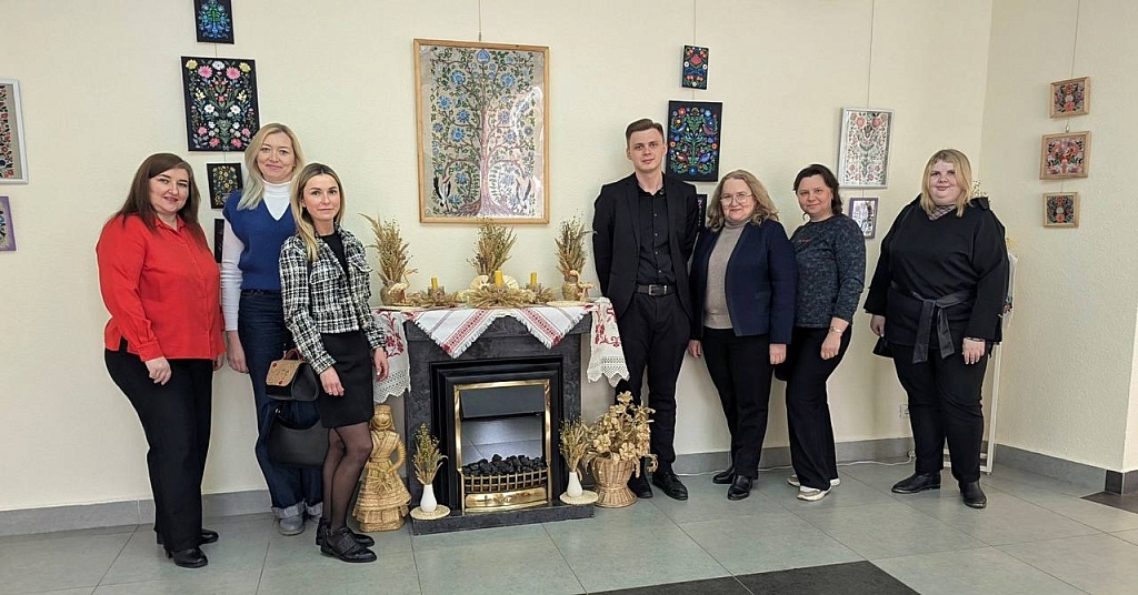 «Могилевчанки в стеклянных узорах»