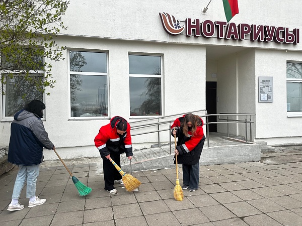 Представители нотариата столицы принимают участие в республиканском субботнике