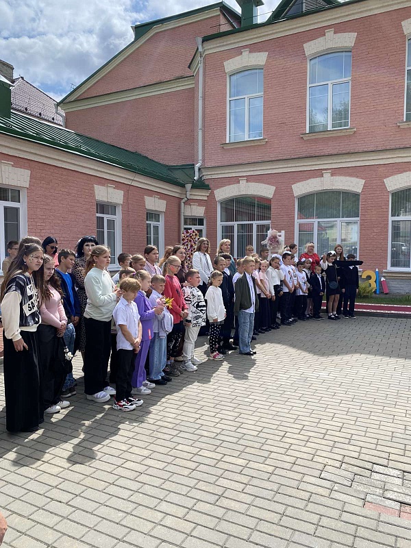 1 сентября – это первый звонок, волнение, много цветов и радость