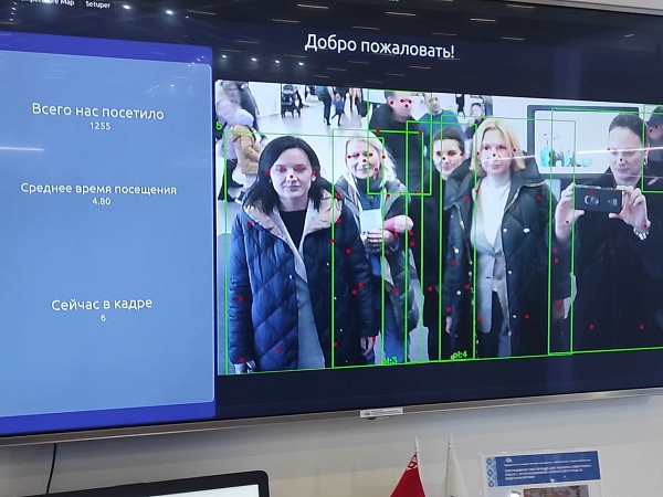 Работники аппарата БНП во главе с Натальей Борисенко и Татьяной Лисок — на выставке "Моя Беларусь"