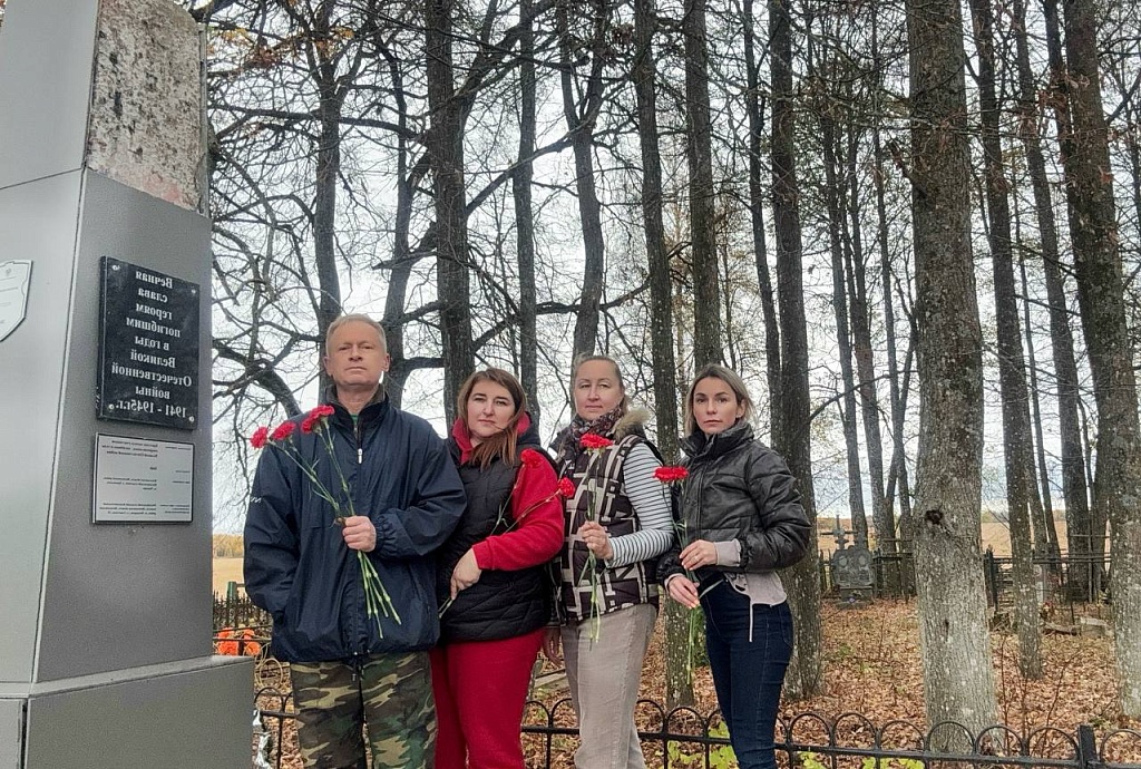 Местами памяти: представители нотариата Могилевщины благоустроили воинские захоронения в деревне Хрипелево
