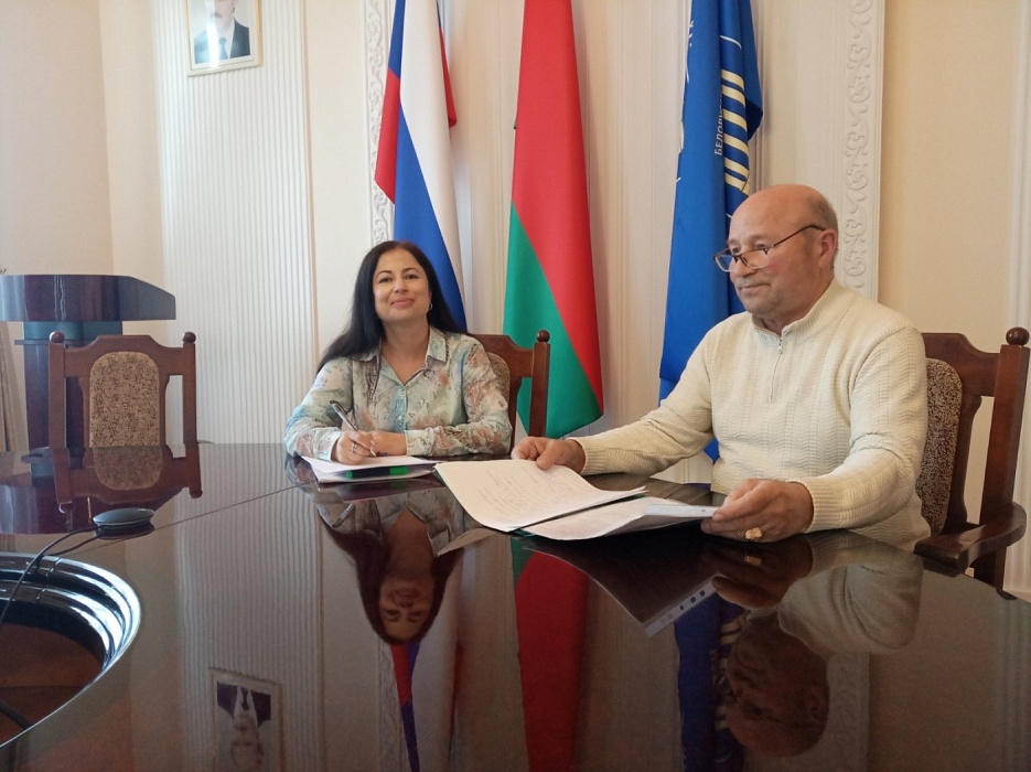 Нотариус проконсультировала граждан на базе общественной приемной БРУ