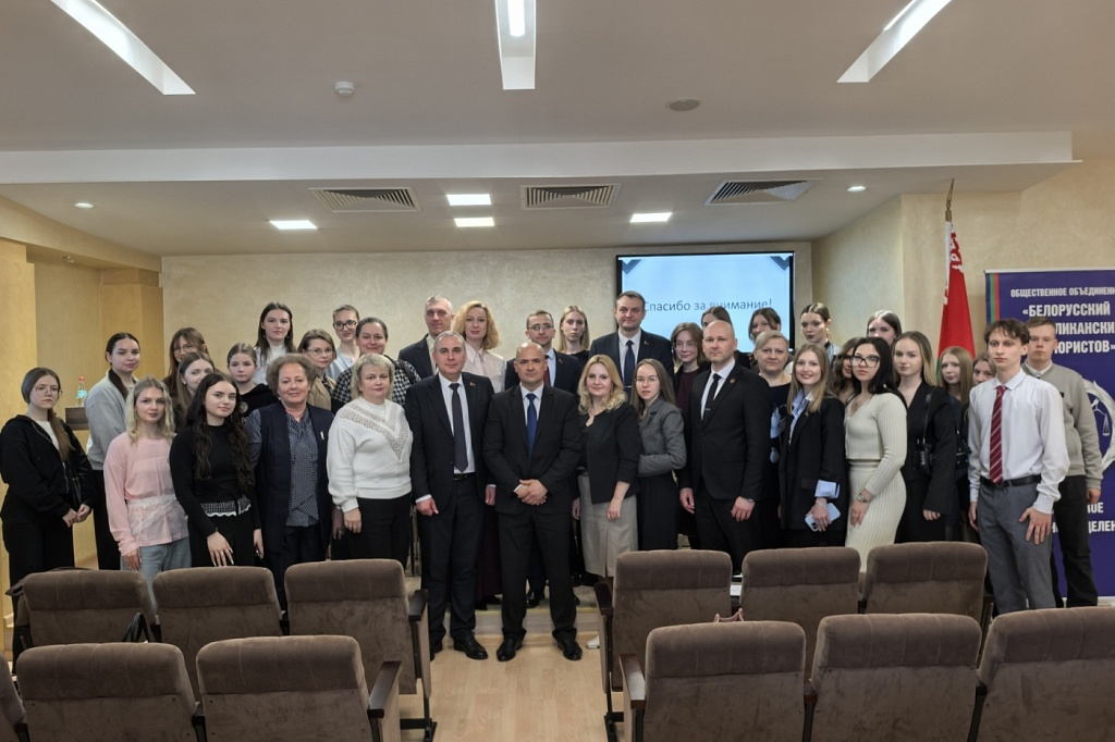 Председатель Гомельской областной нотариальной палаты приняла участие в работе круглого стола.