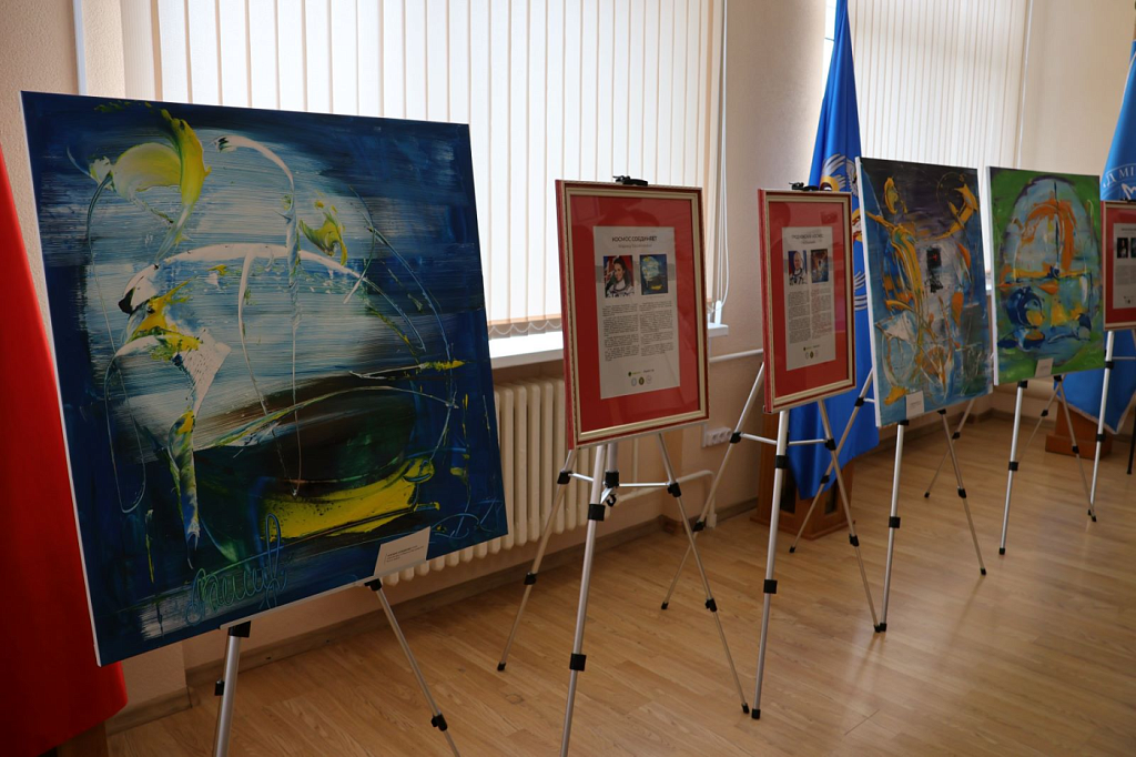 Человек человеку – человек: в Минске открылась выставка работ особенных детей