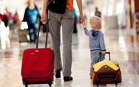 Нотариус расскажет как выехать за границу ребенку с бабушкой