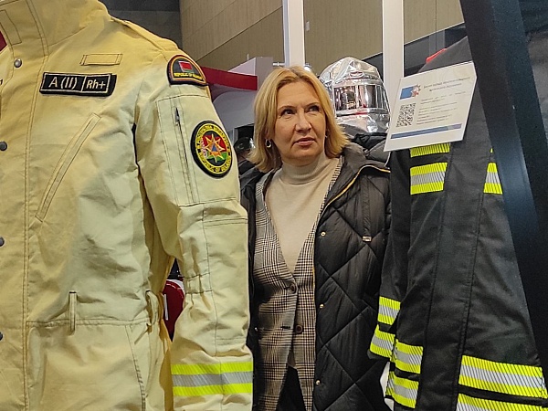 Работники аппарата БНП во главе с Натальей Борисенко и Татьяной Лисок — на выставке "Моя Беларусь"