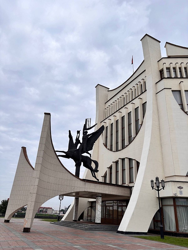 Ад макета старажытнага замка да каралеўскіх муроў: як работнікі натарыята адкрываюць для сябе скарбы Беларусі