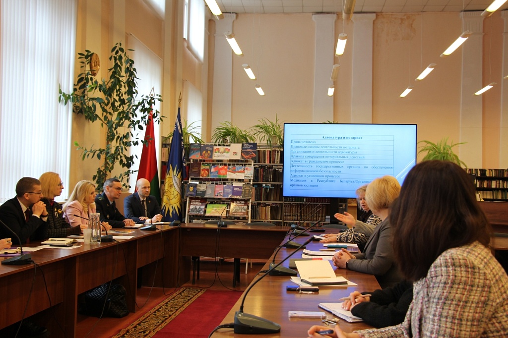 Председатель Гомельской областной нотариальной палаты приняла участие в круглом столе по подготовке юристов