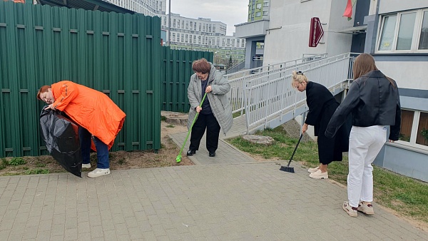 Представители нотариата столицы принимают участие в республиканском субботнике