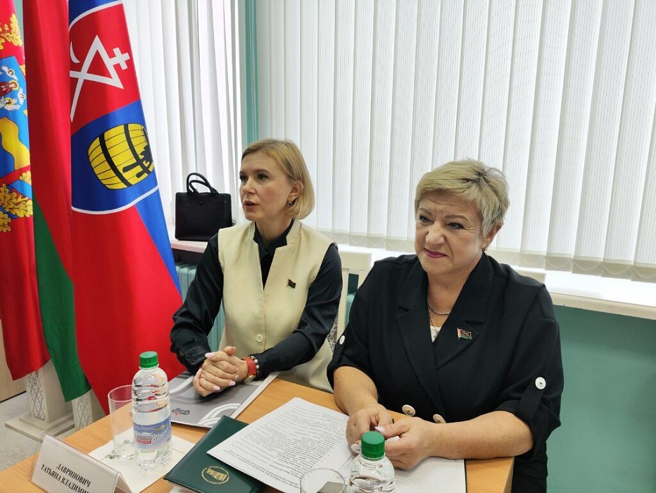 Нотариус и делегат ВНС Валентина Журомская провела встречу с молодежью