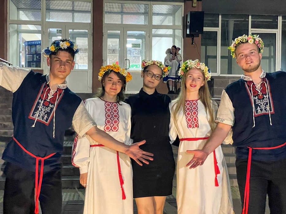 Прымерылі нацыянальныя касцюмы