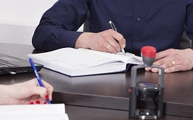 «Сын прописан в квартире. А коммунальные услуги родственники платят...» Вопрос нотариусу