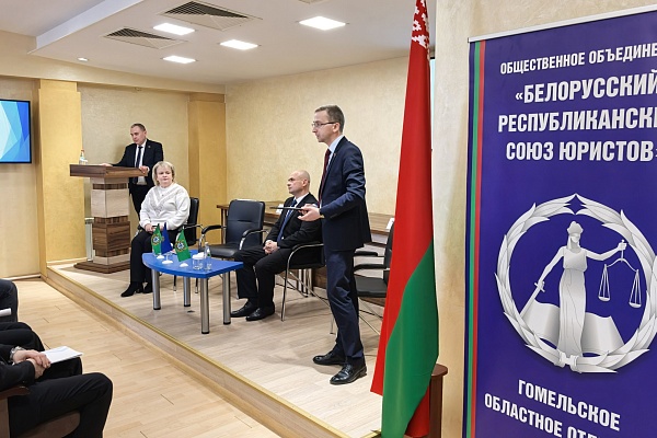 Председатель Гомельской областной нотариальной палаты приняла участие в работе круглого стола.