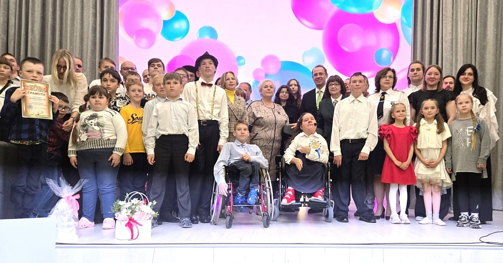 Последний школьный звонок прозвенел для выпускников Ивенецкого детского социального пансионата